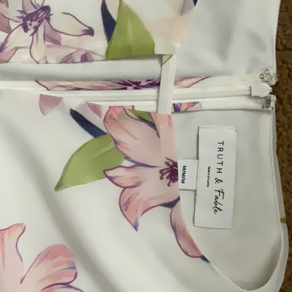 Flower design dress - Picture 3 of 3